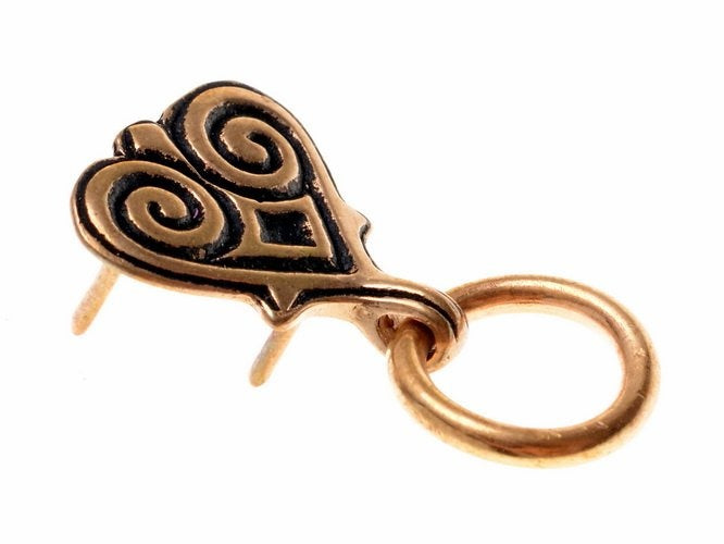 Herz -verdrängte Wikingergürtelbeschläge mit Ring