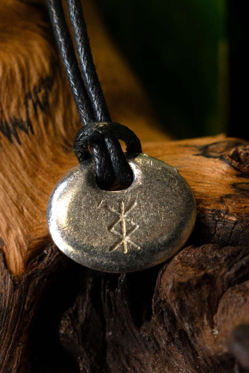 Runen amulet bescherming, tin