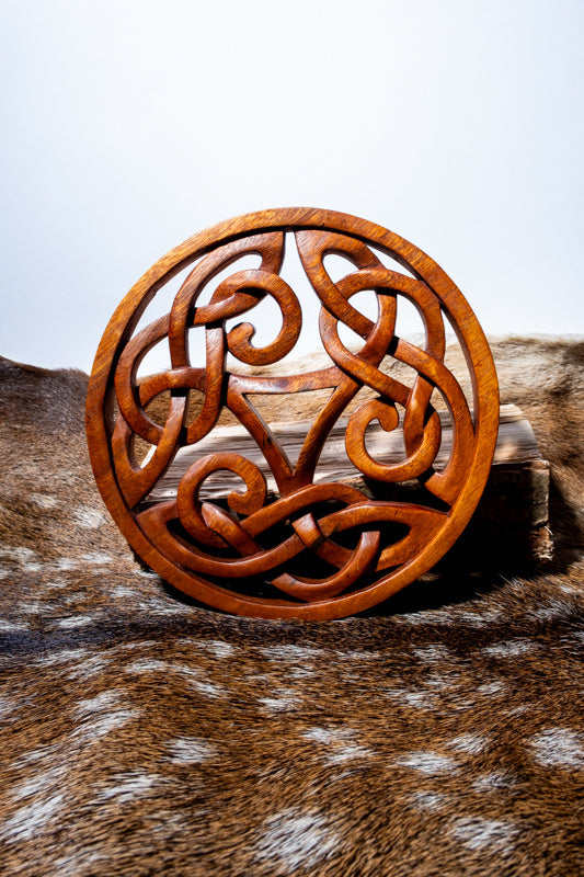 Houtsnijwerk Keltische triskelion