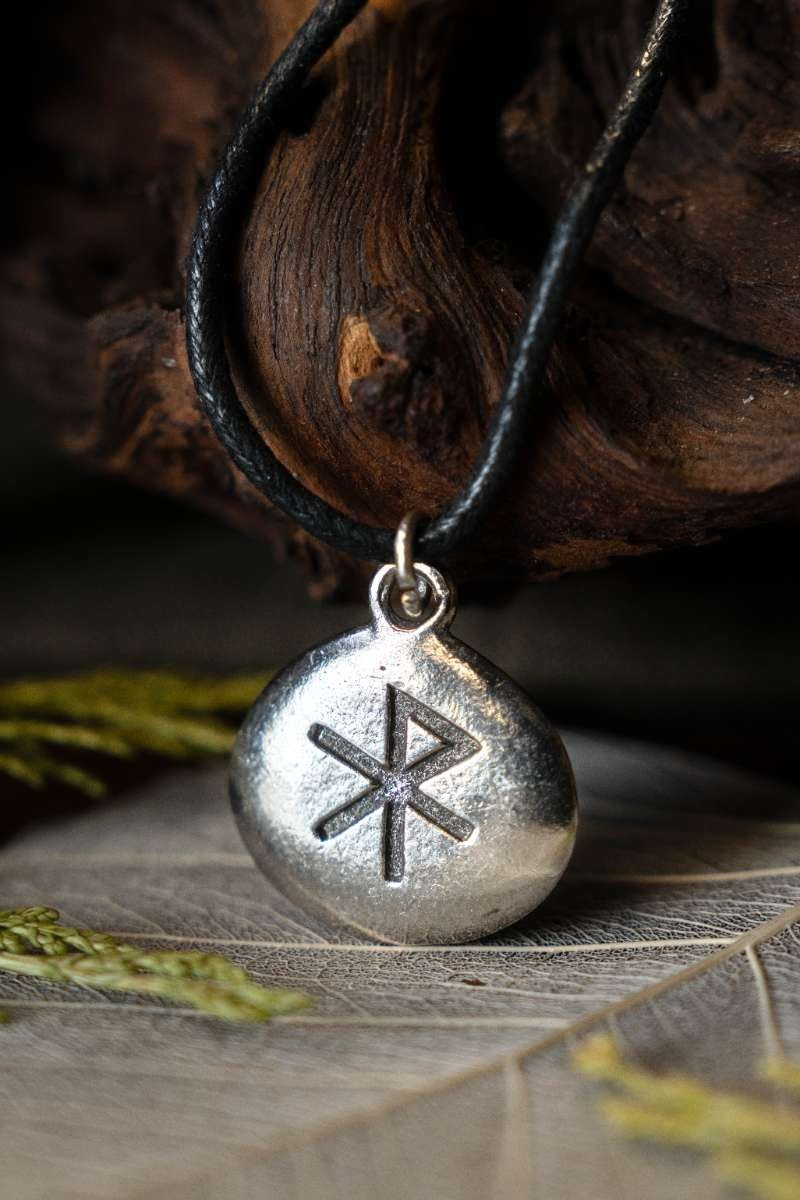 Rune jewel love, pewter