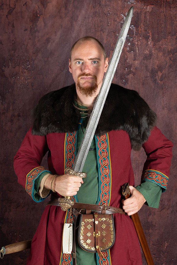 Geborduurde Viking kaftan, rood-blauw