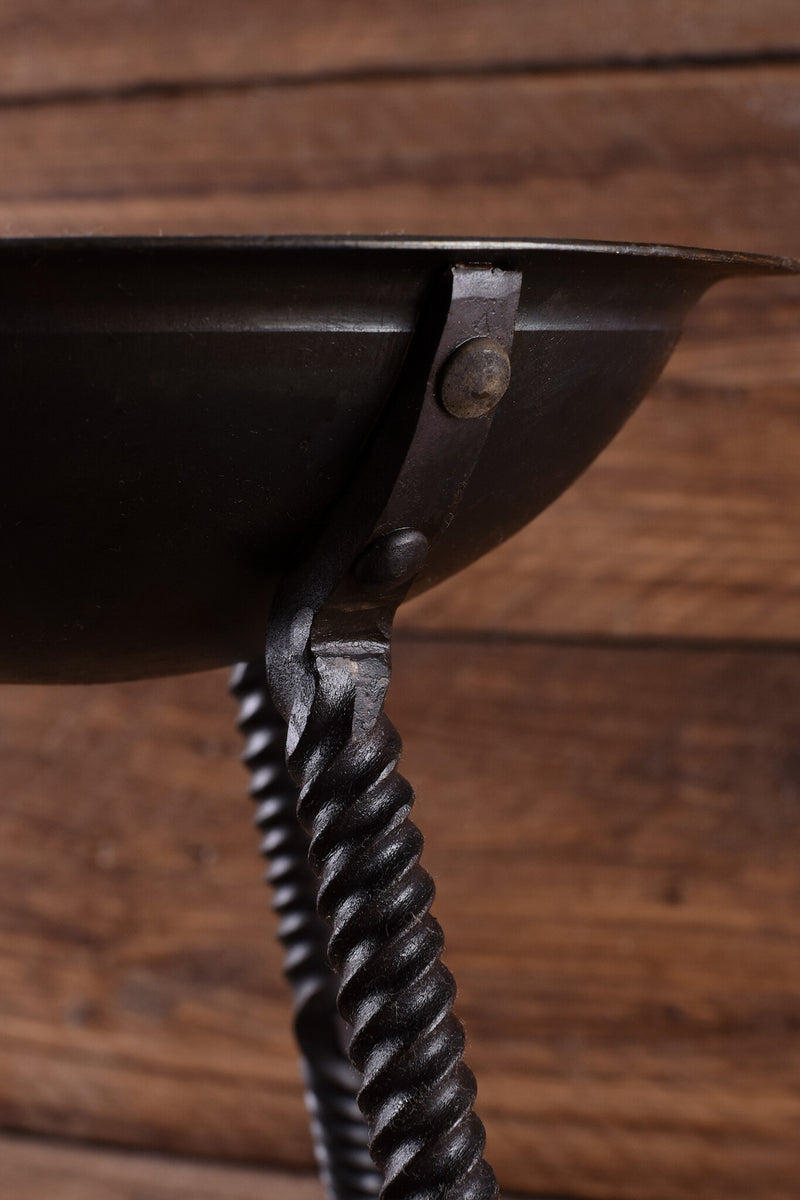 Kleine vuurschaal op poten