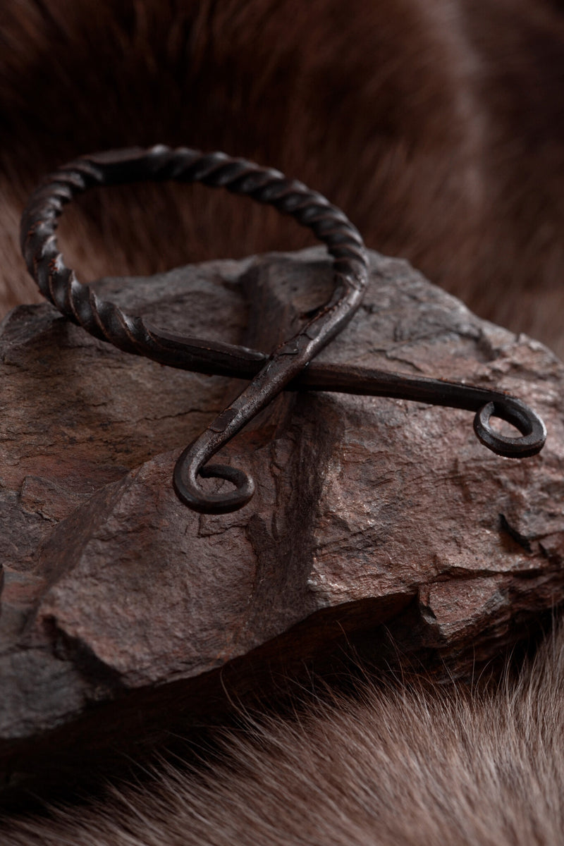 Trolkruis, gedraaid, ijzer