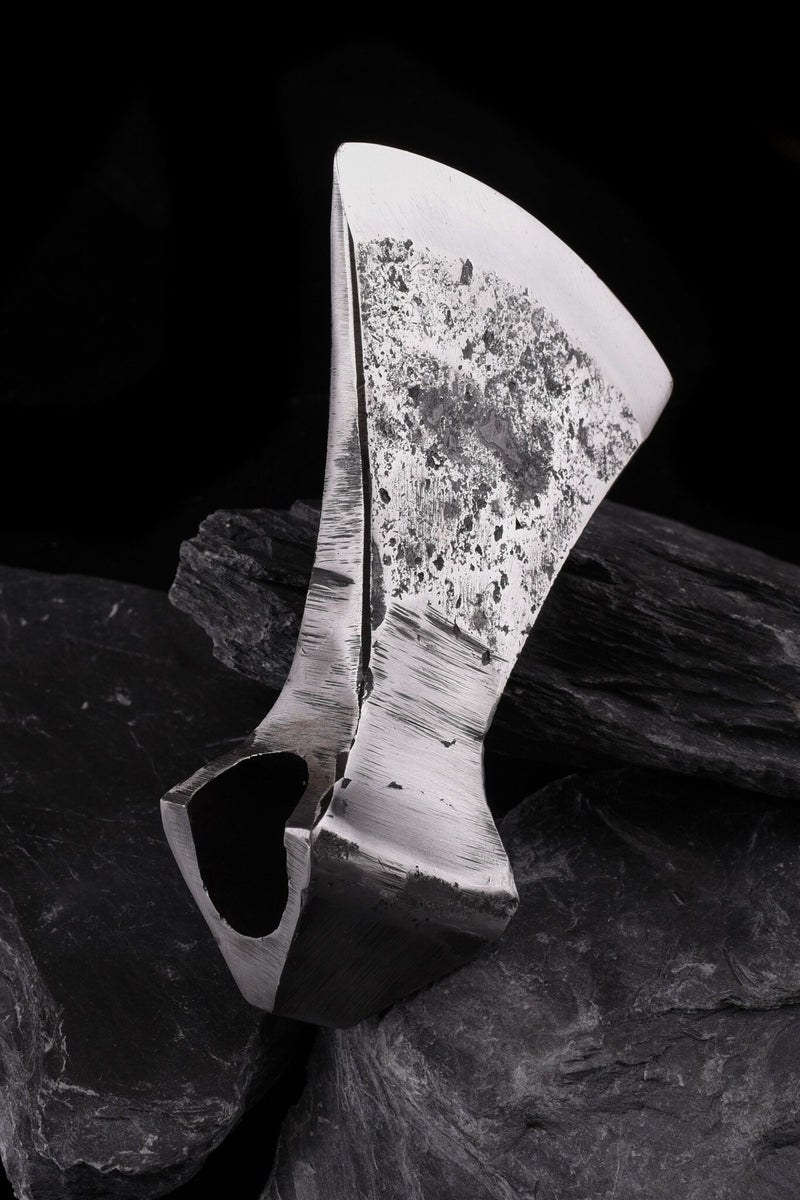 Handgesmeed bijlblad, oud, scherp, semi-scherp