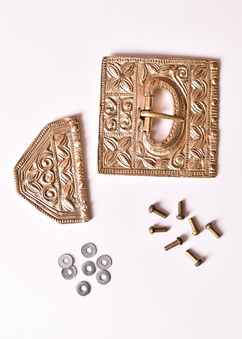 Laat Romeinse riemgesp met beslag