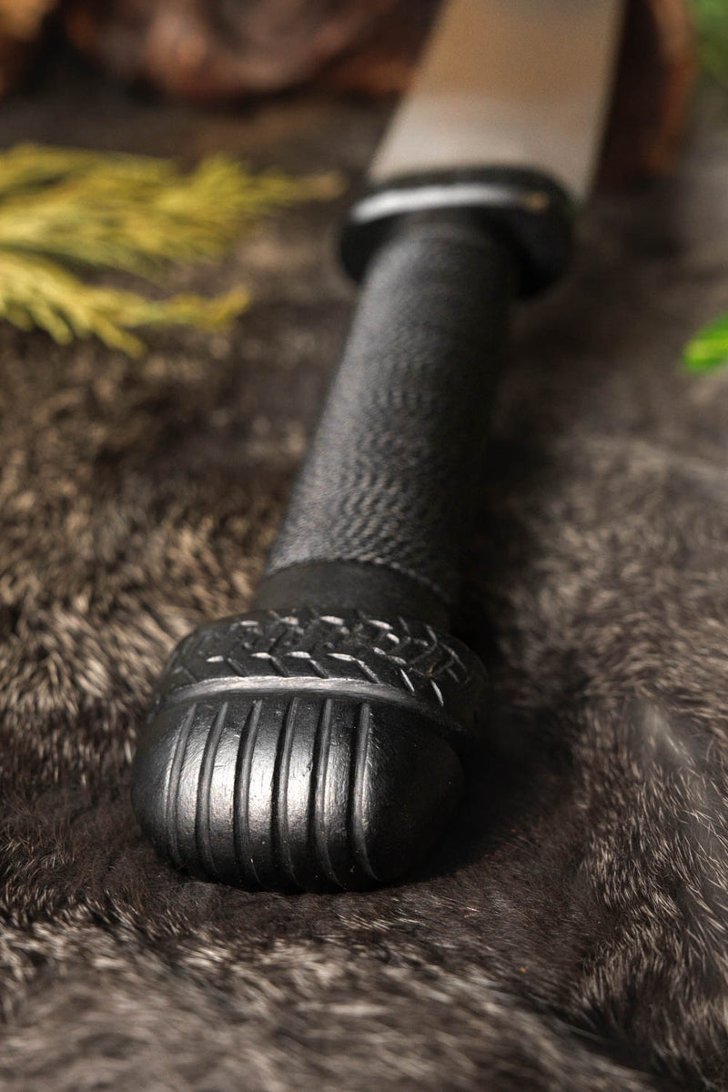 Donkere Vikingsax met staaldraad grip, semi-scherp