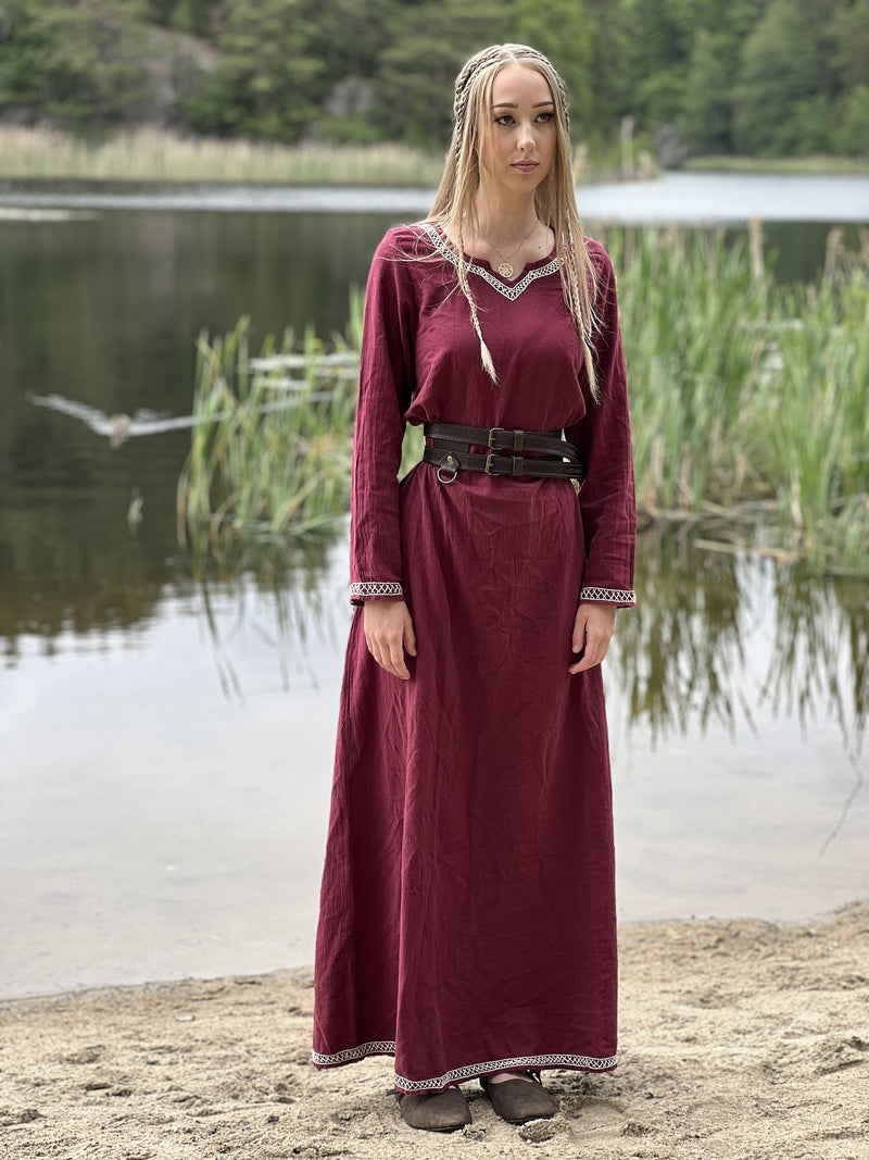 Vroegmiddeleeuwse jurk Aelswith, rood