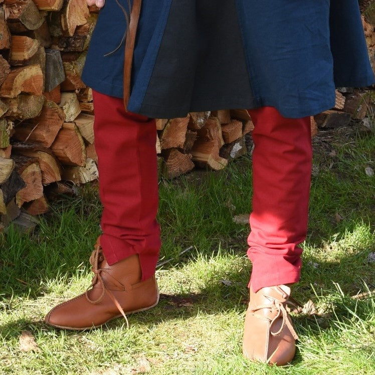 Middeleeuwse chausses met veters, rood