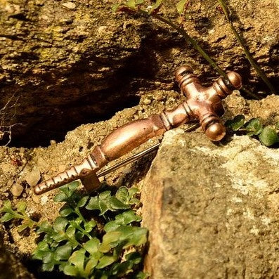 Frühmittelalterliche Kreuzfibel, bronzefarben, Zamak 
