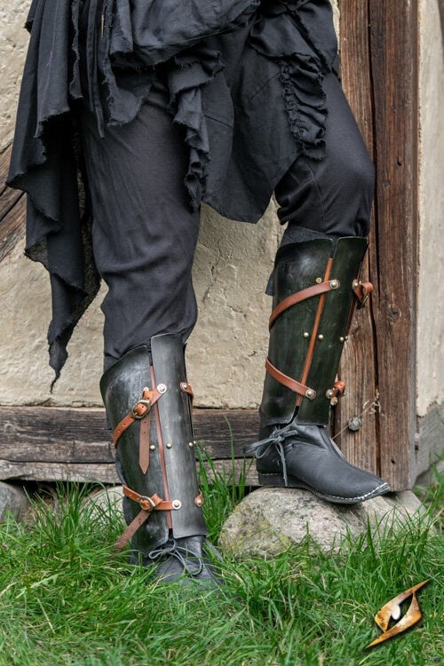Renegade women's armor, greaves, 1 mm