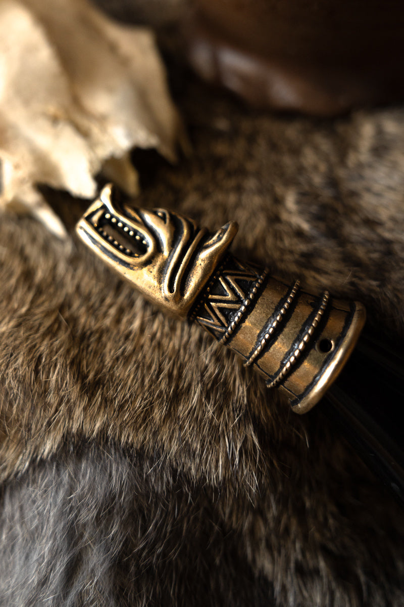 Drinkhoorndecoratie met wolfskop brons