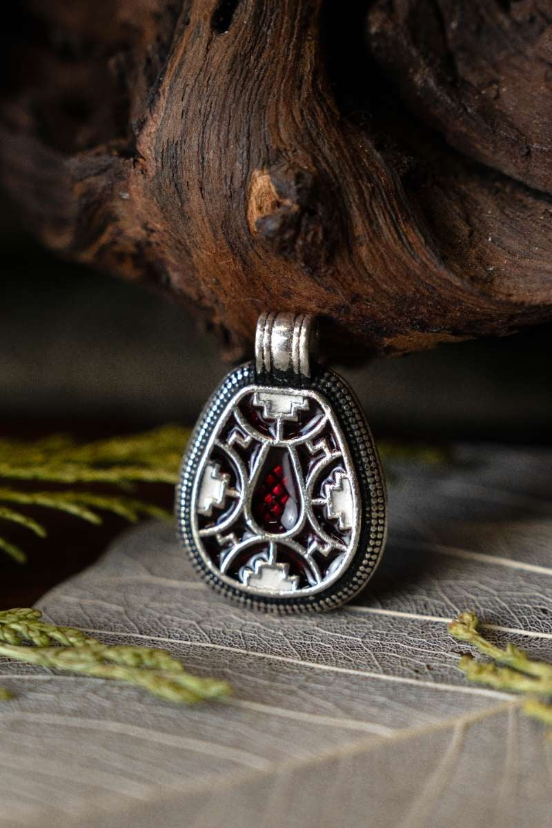 Faversham smycke, försilvrad brons 