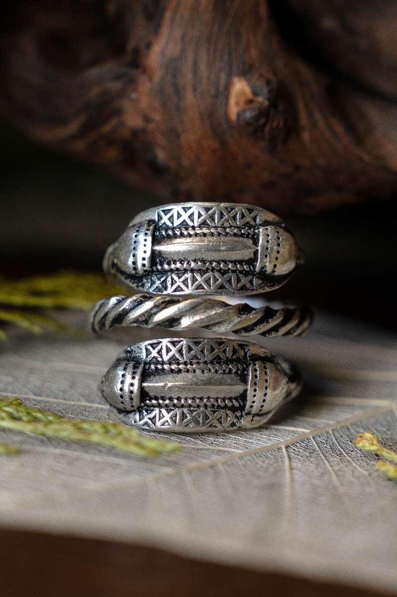 Germaanse IJzertijdring Naustdal, verzilverd brons