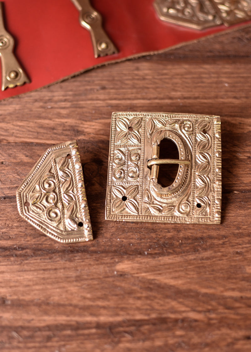 Laat Romeinse riemgesp met beslag