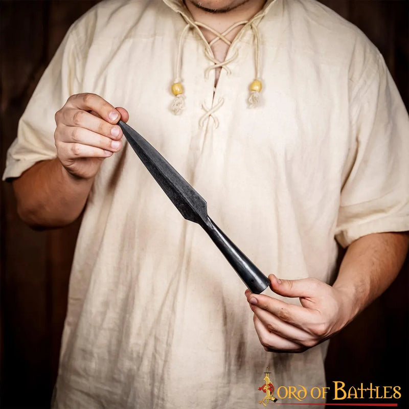 Vroeg-Middeleeuwse speerpunt met schouders, gebronsd, semi-scherp