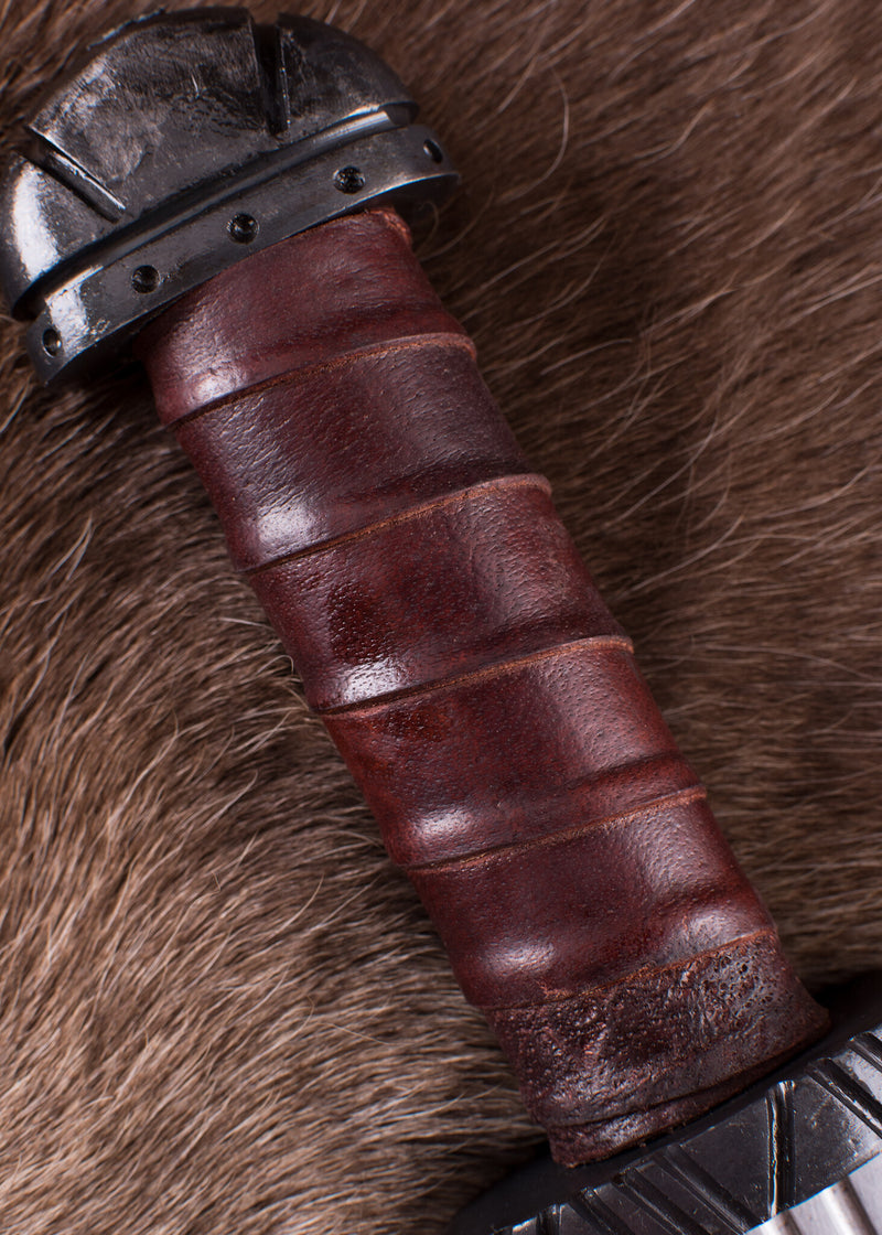 9e eeuwse sax met leren grip, semi-scherp