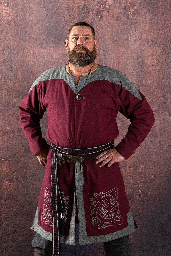 Geborduurde Norgaard tuniek, rood