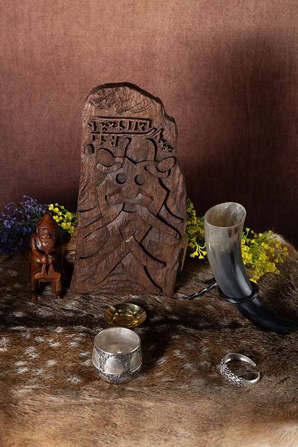 Gemaskerde odin, runensteen