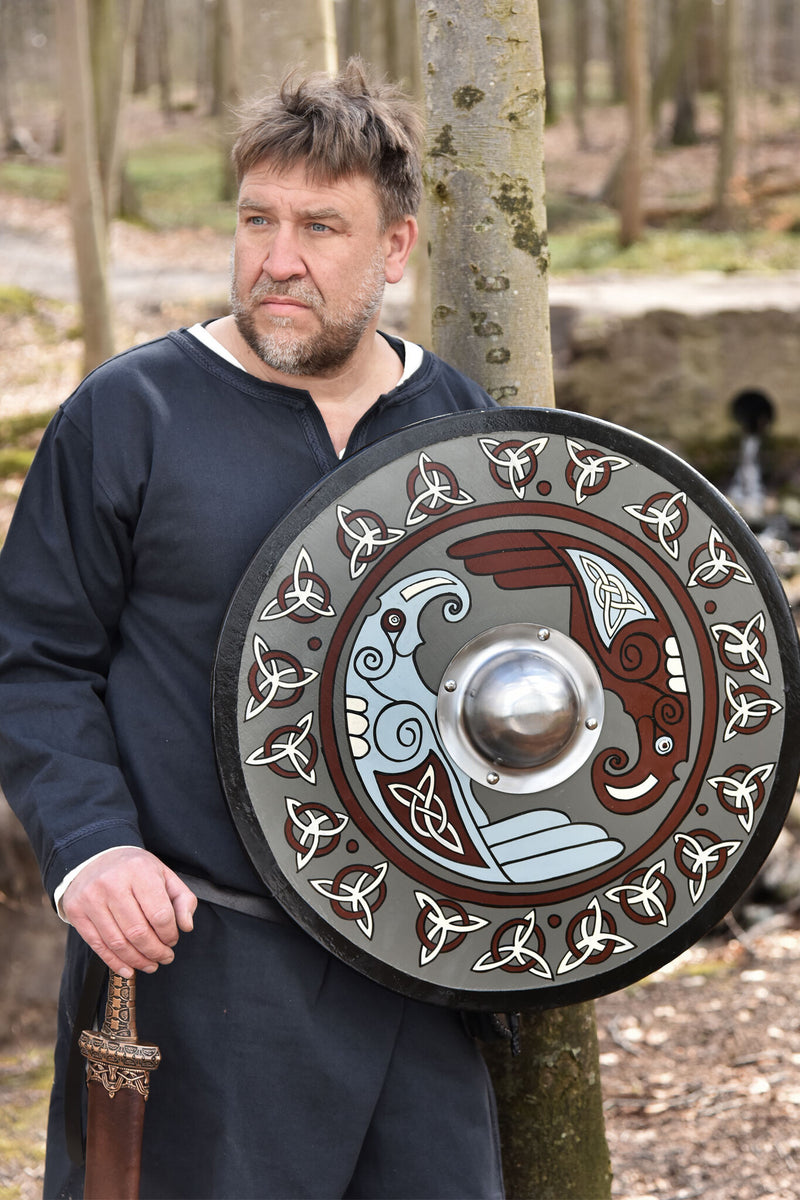 Viking schild met raven en triquetras