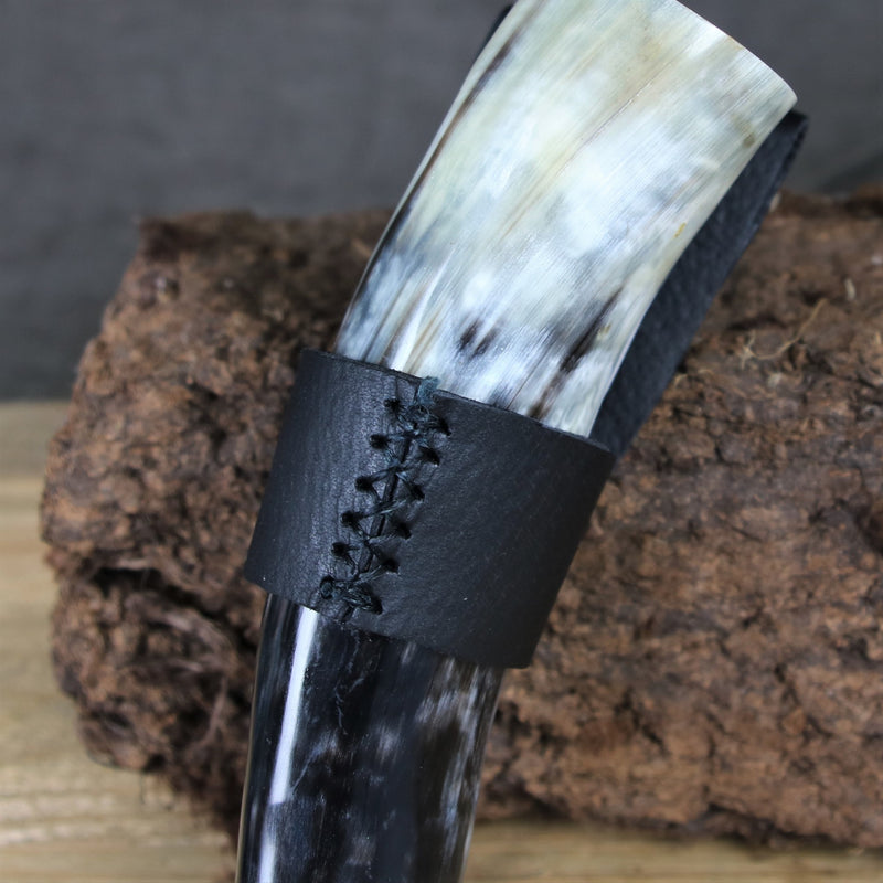 Corne à boire support Louis noir 