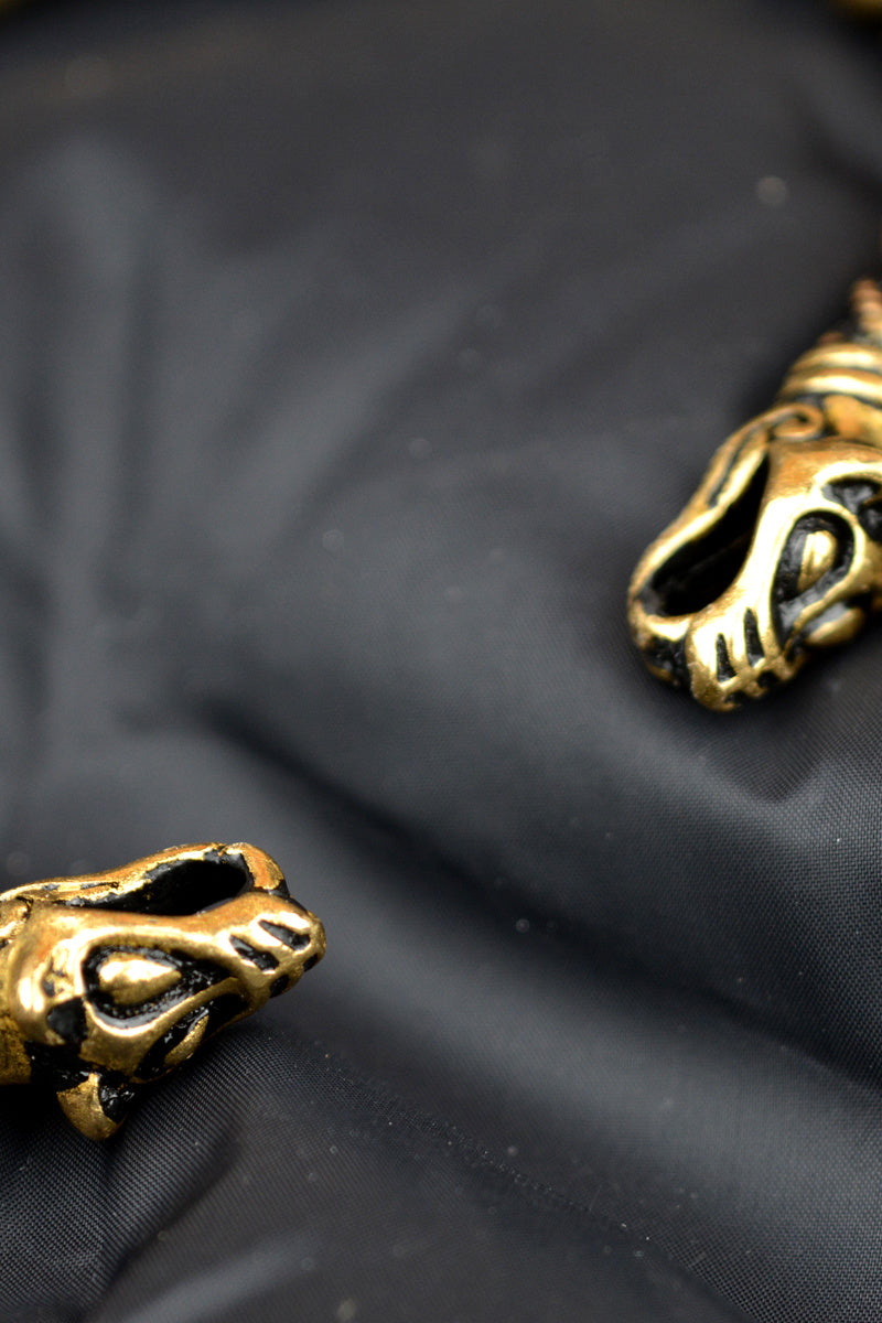 Vikingarmband met wolvenkoppen, brons