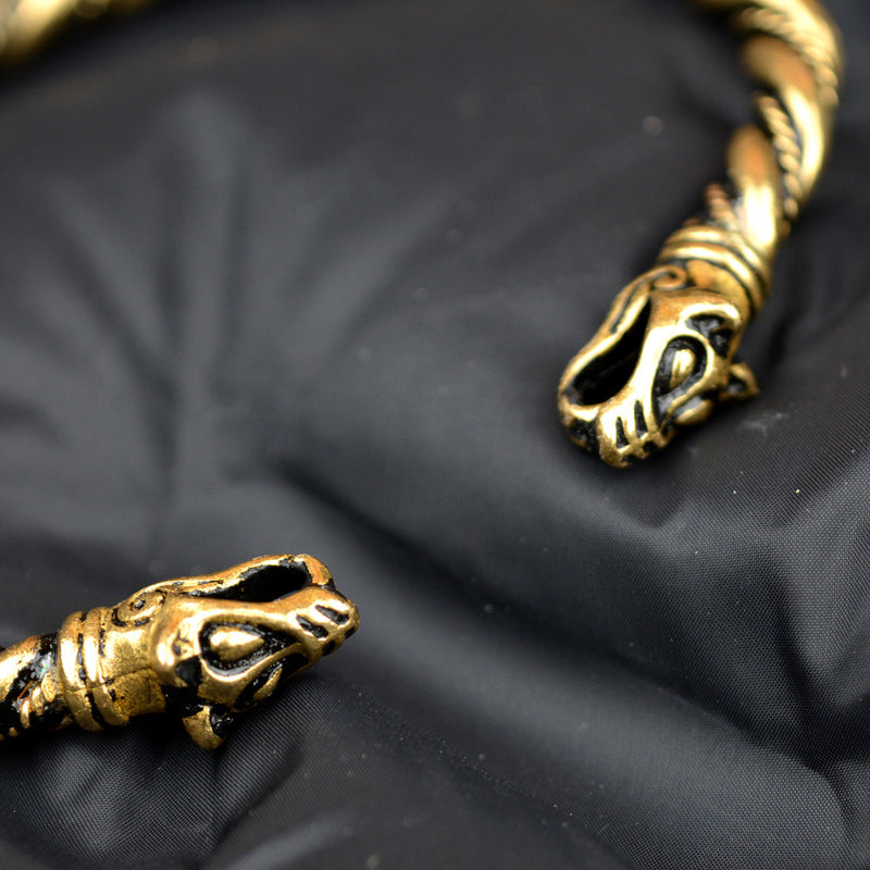 Bracciale vichingo con teste di lupo, bronzo 