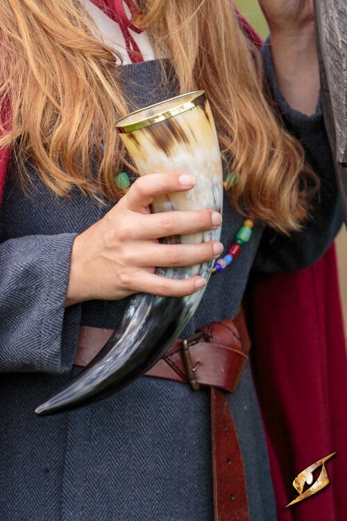 Drinking horn Alruna, dark, 500-650 ml