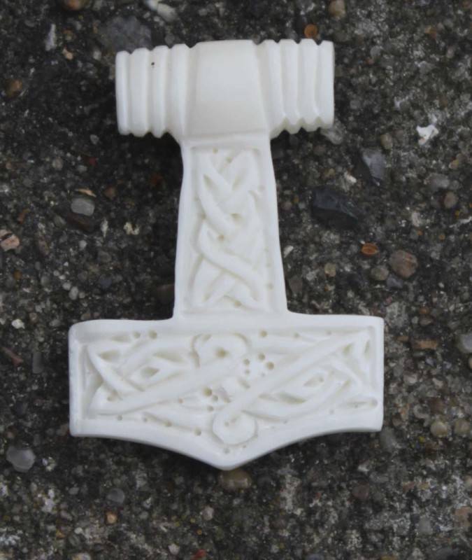Mjölnir with knot motif, bone