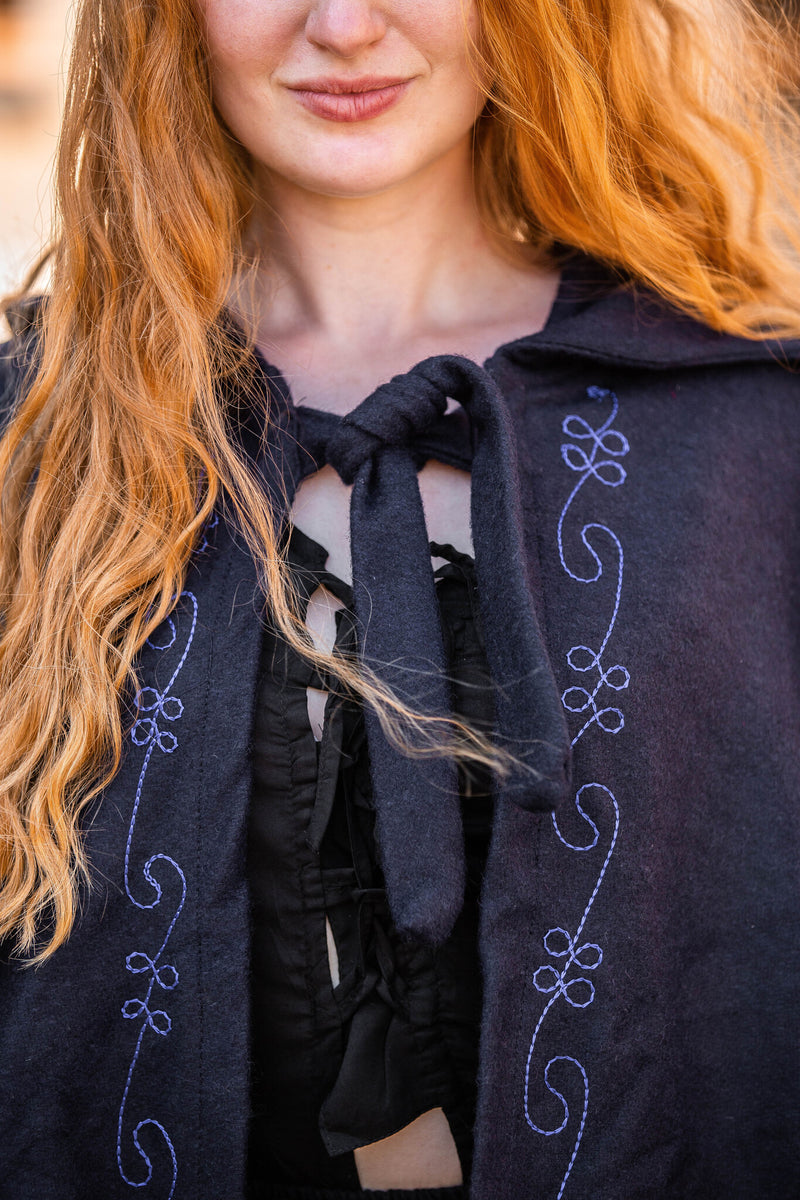 Haftowany kominek Damia, niebieski