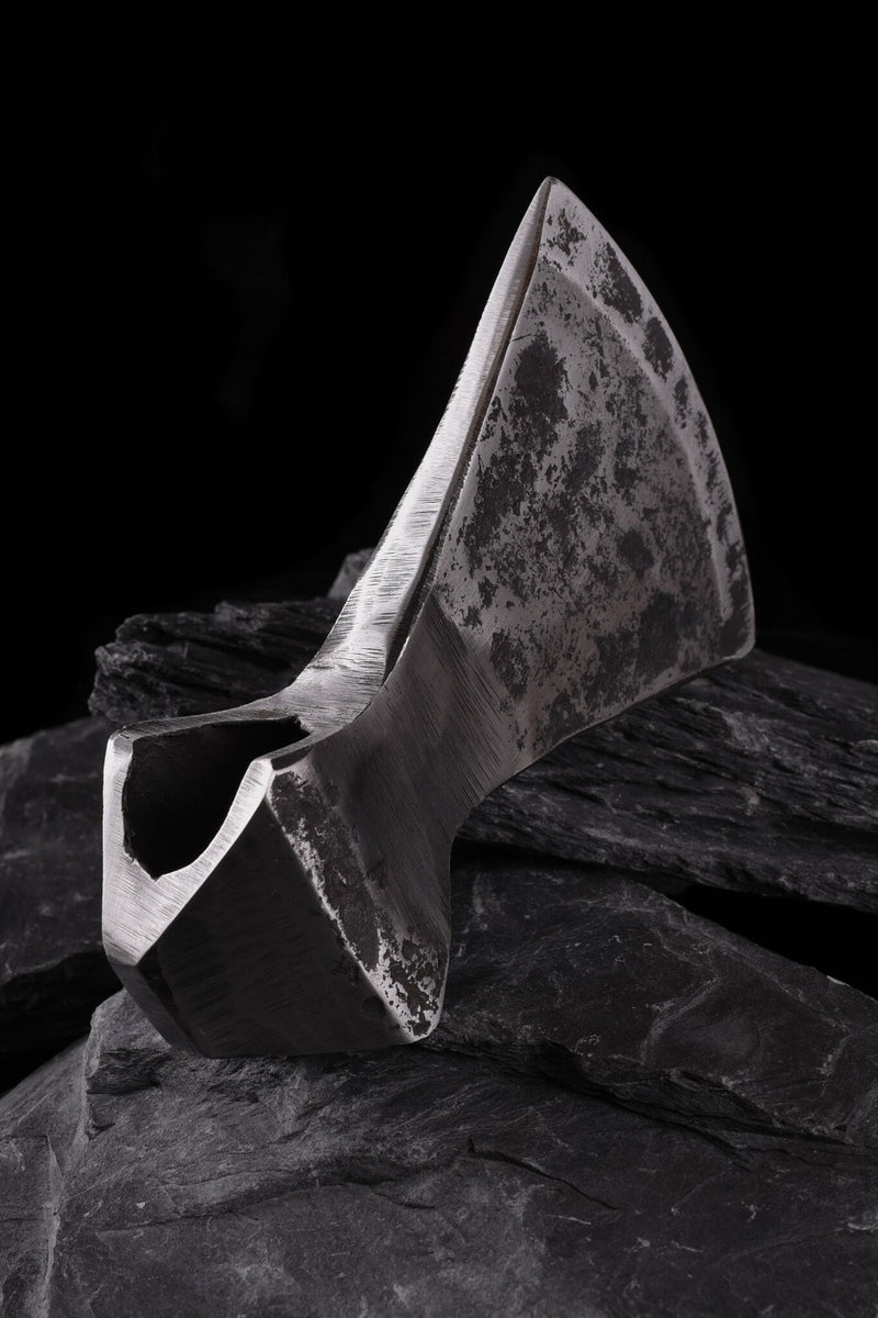 Handgesmeed bijlblad, oud, bot (battle-ready)