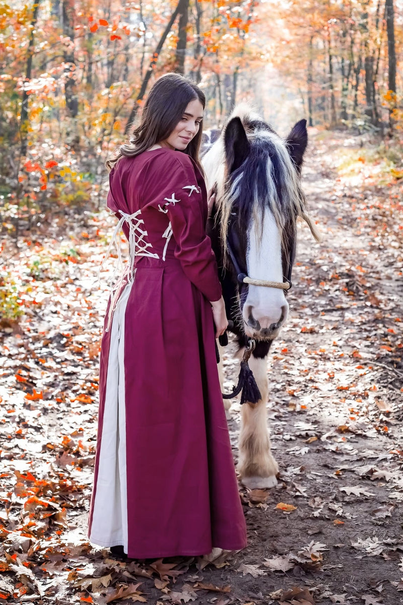 Medeltida klä Larina, röd-naturlig 