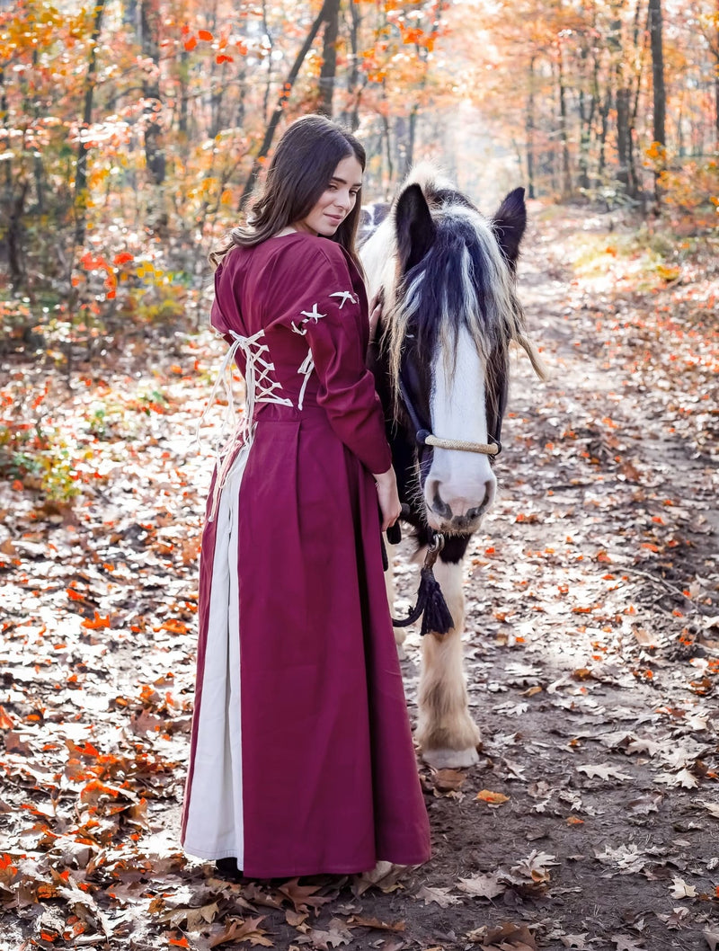 Medeltida klä Larina, röd-naturlig 