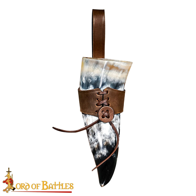Naturale corno per bere con supporto in pelle 