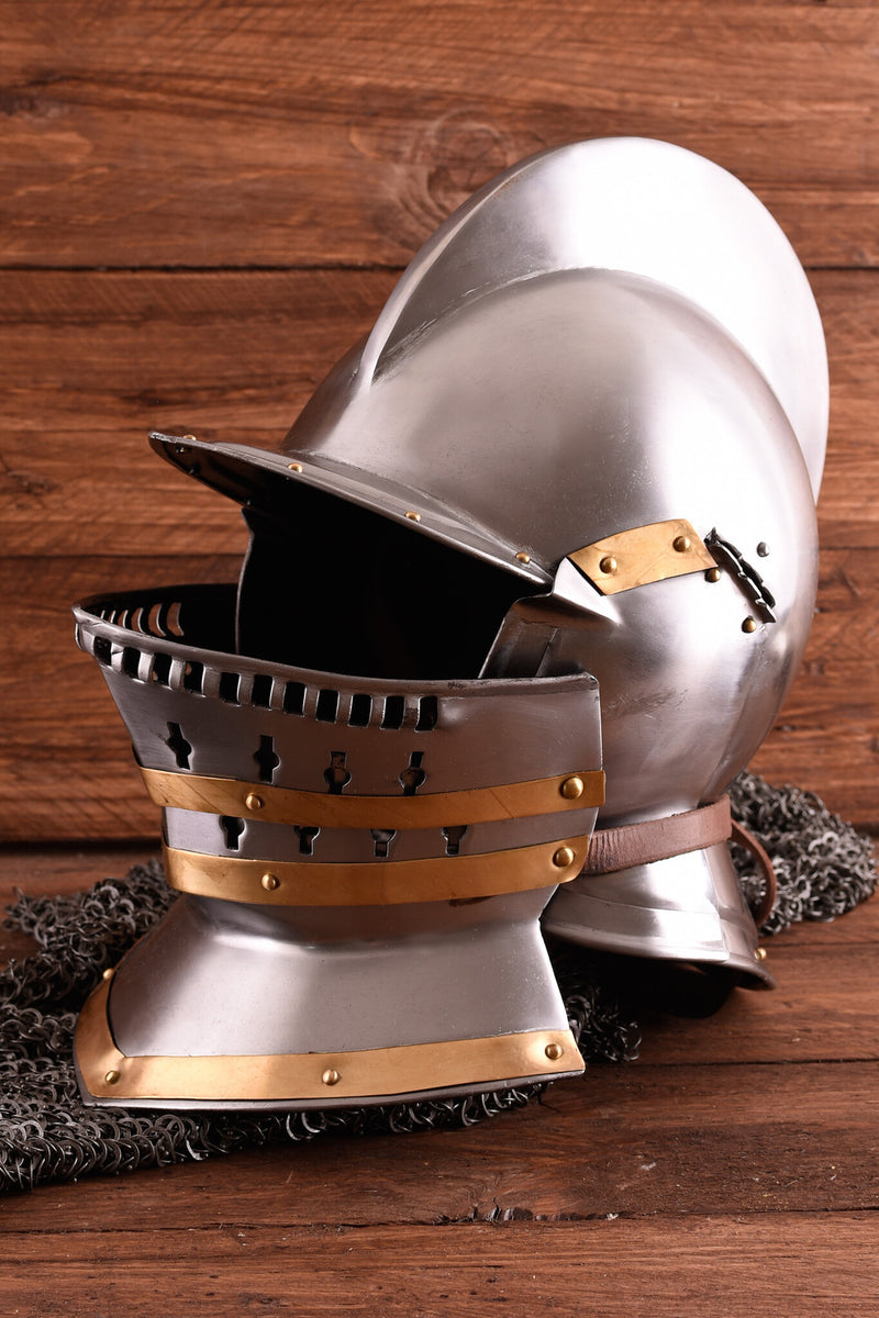 Tudor burgonet met falling buffe, 1.3 mm