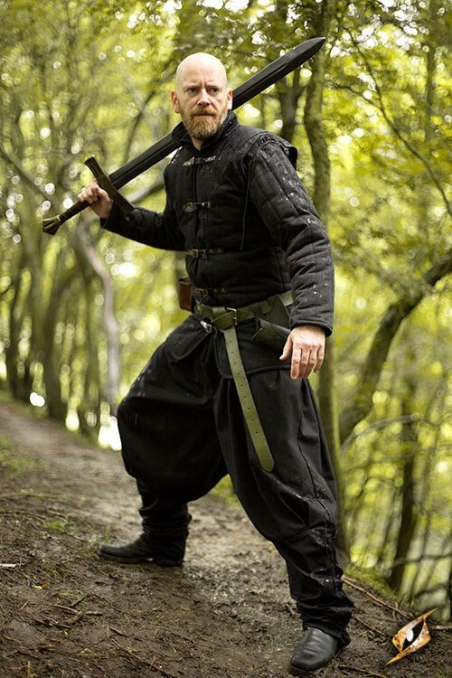 Middeleeuwse gambeson met riemen, zwart