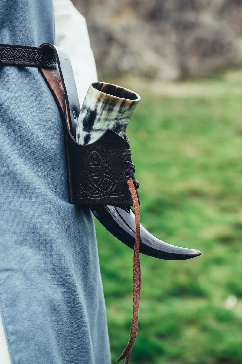 Drinkhoorn houder Triquetra, donkerbruin