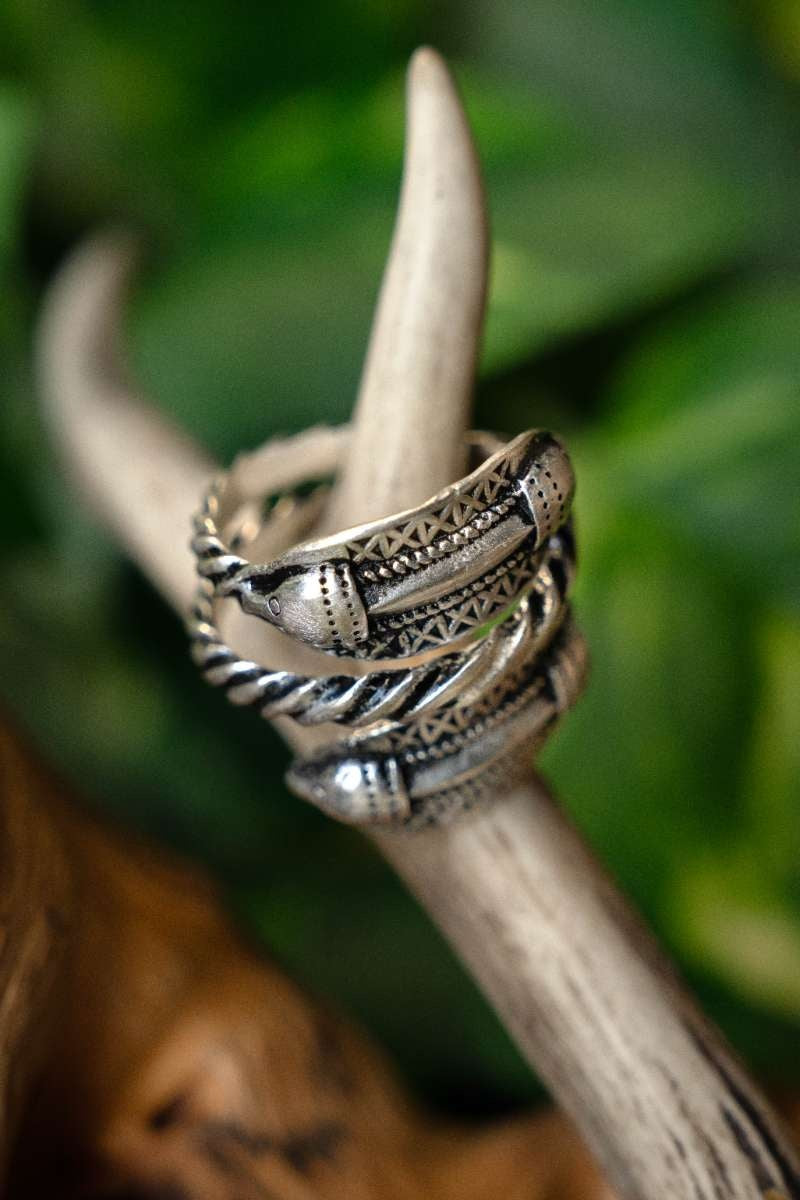 Germaanse IJzertijdring Naustdal, verzilverd brons