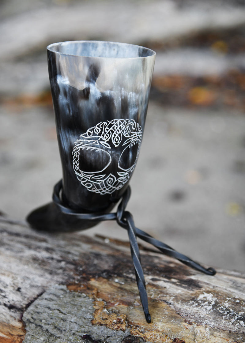 Picie rogu yggdrasil