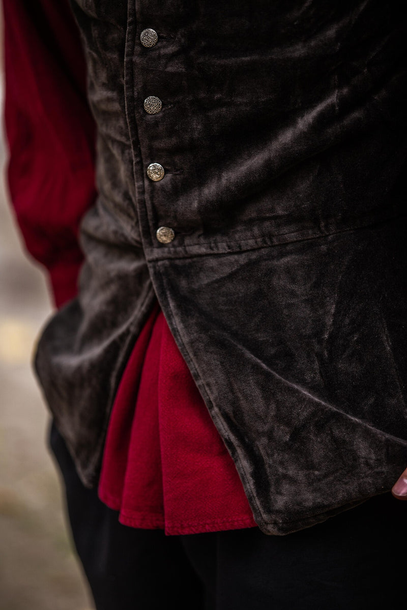 Velvet doublet with metal buttons, brown