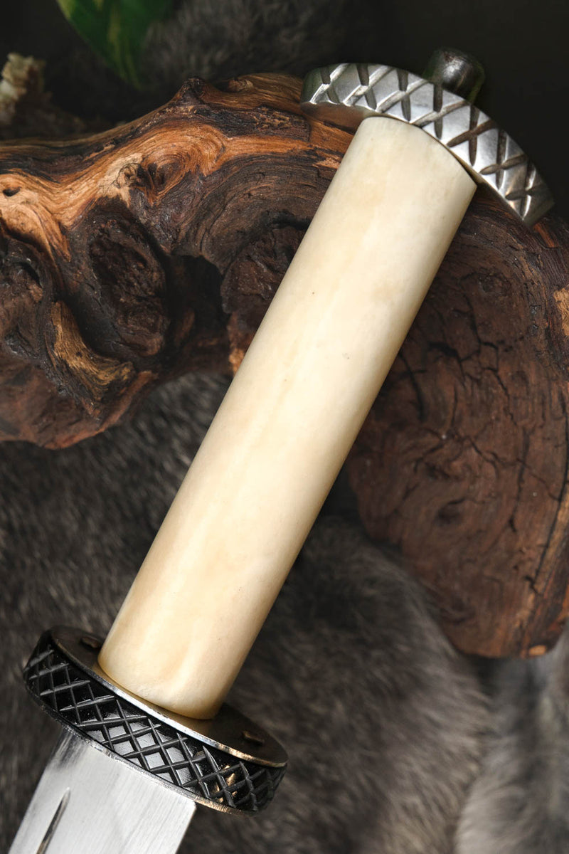 Seax Eriksson, semi-scherp