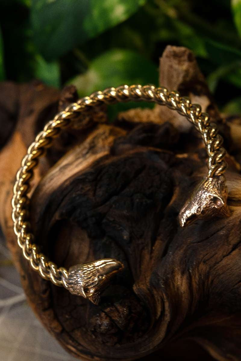 Bransoletka z głowicami wilków