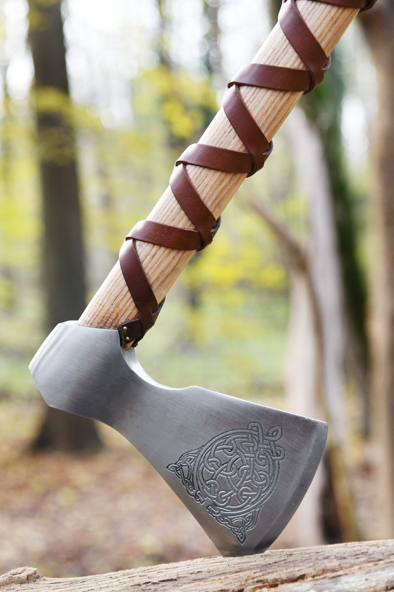 Viking bijl, type F, gegraveerd, semi-scherp