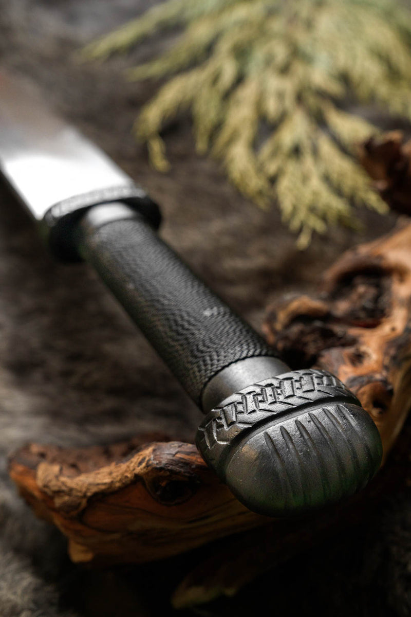 Donkere Vikingsax met staaldraad grip, semi-scherp