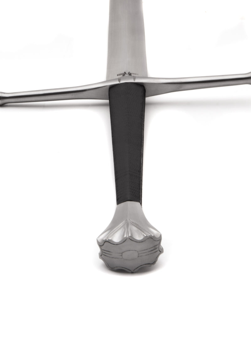 15th century two-handed sword, Royal Armouries, semi-sharp