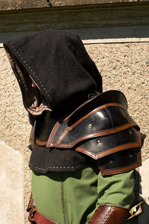 Leren pauldrons & gorget, bruin-zwart