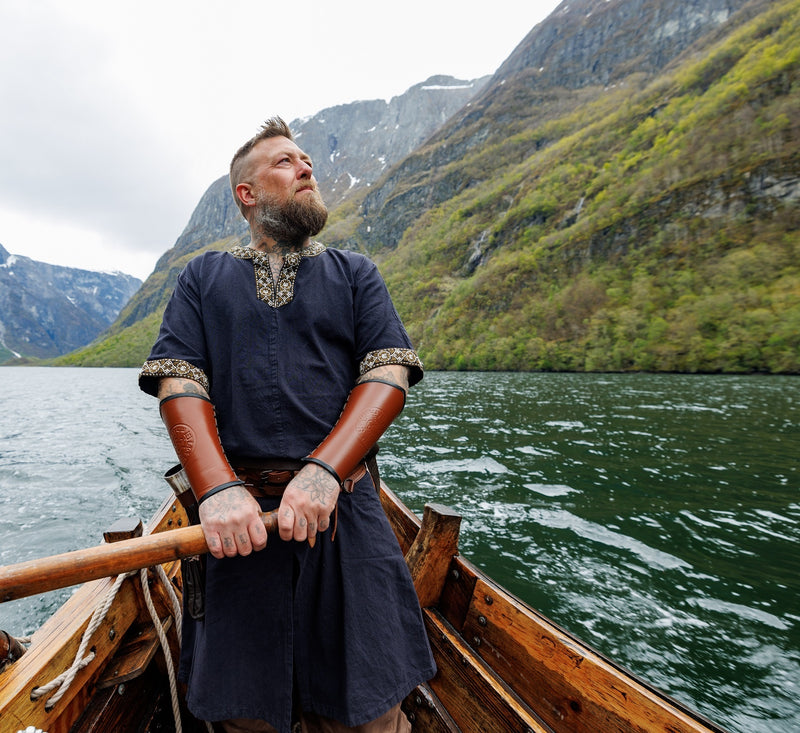 Keltische tuniek, korte mouwen, zwart