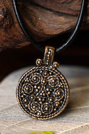 Birka schild amulet, graf 943, brons