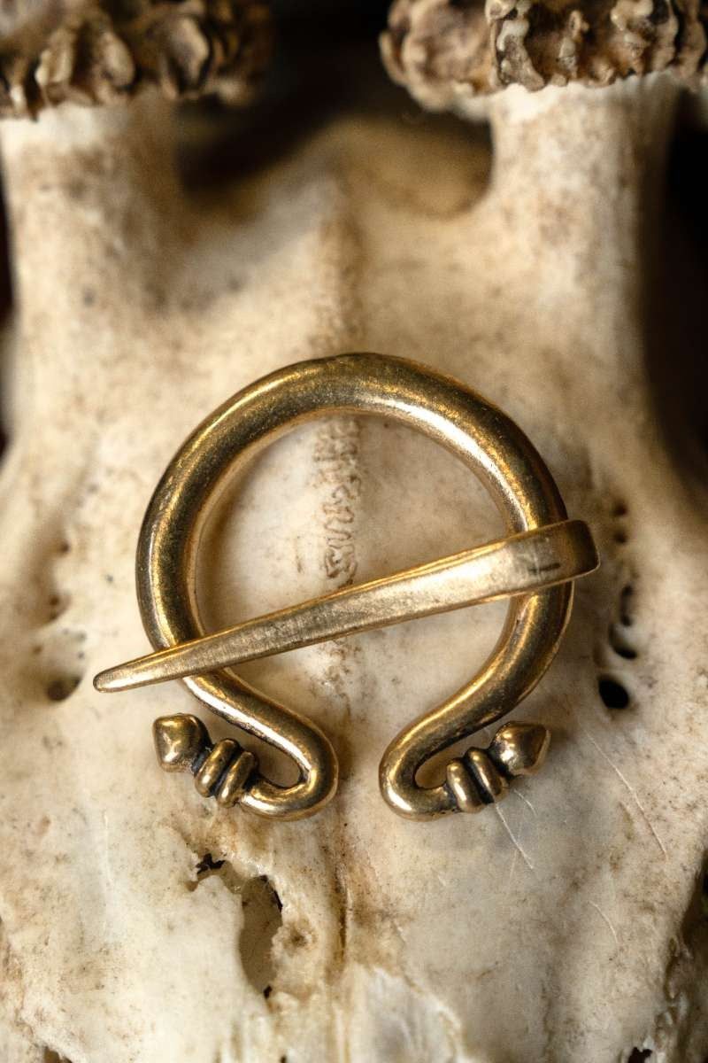 Kleine Romeinse Omega broche, brons