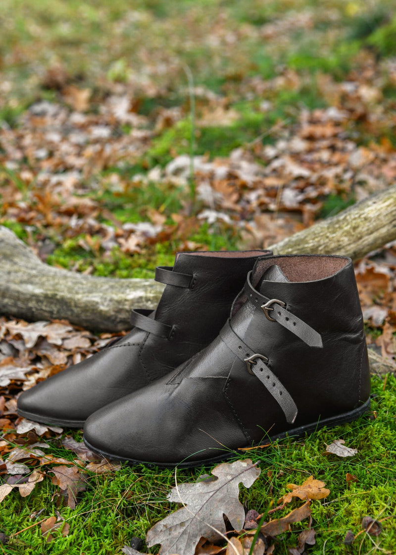 Średniowieczne buty kostki 1250-1500