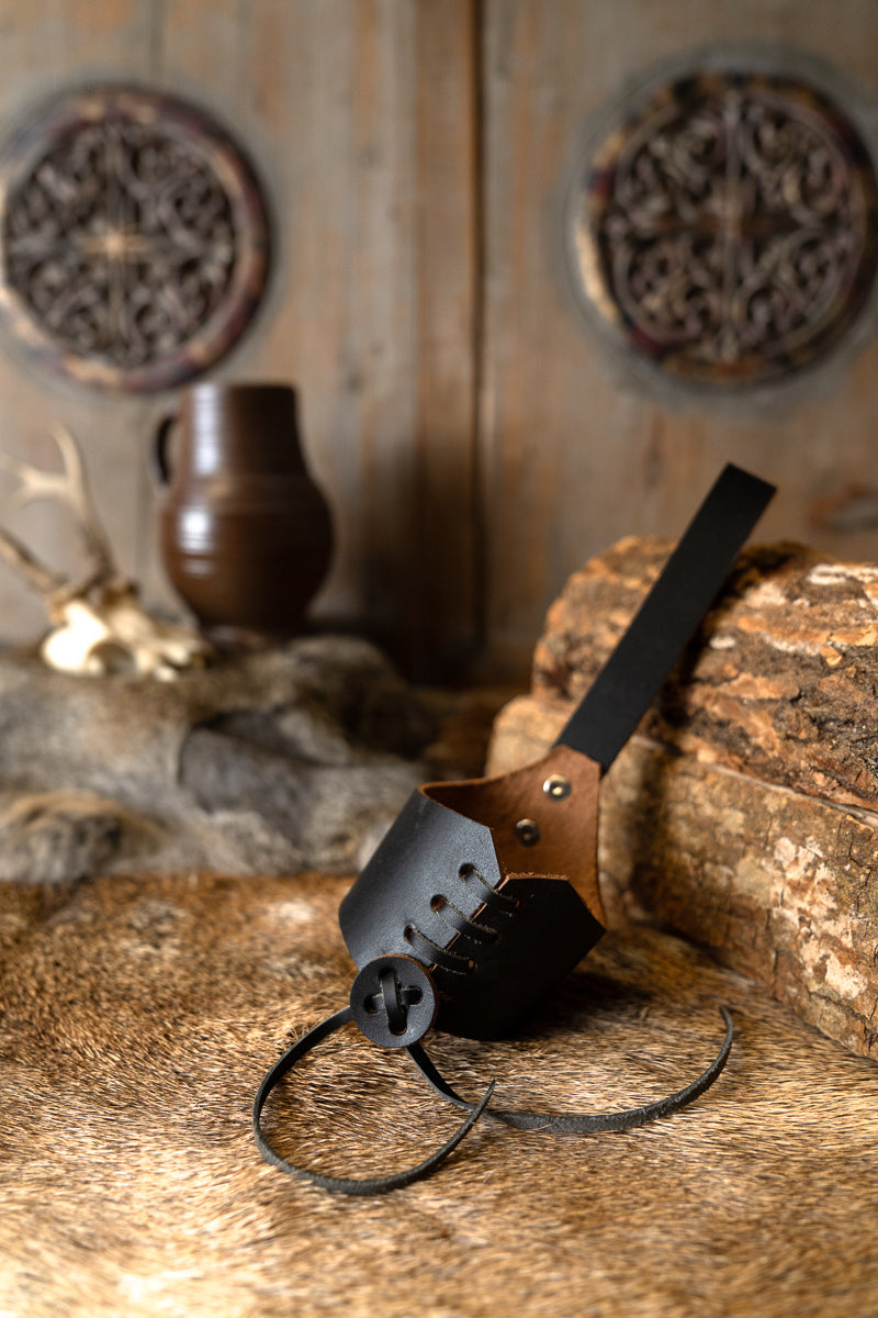 Drinking horn Freya with leather holder, 300-500 ml